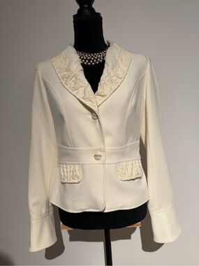 Elegant Cream Women's Lace-Trim Jacket with Matching Capris